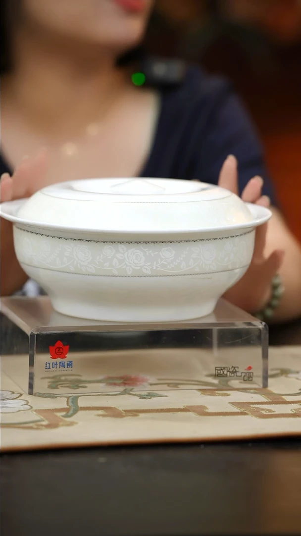 1个微瑕白玫瑰9英寸带盖品呙