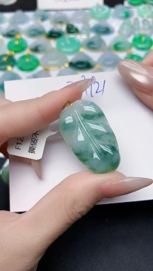 颈饰18K金镶嵌翡翠天然缅甸A货翡翠百元以上9元证书费自理