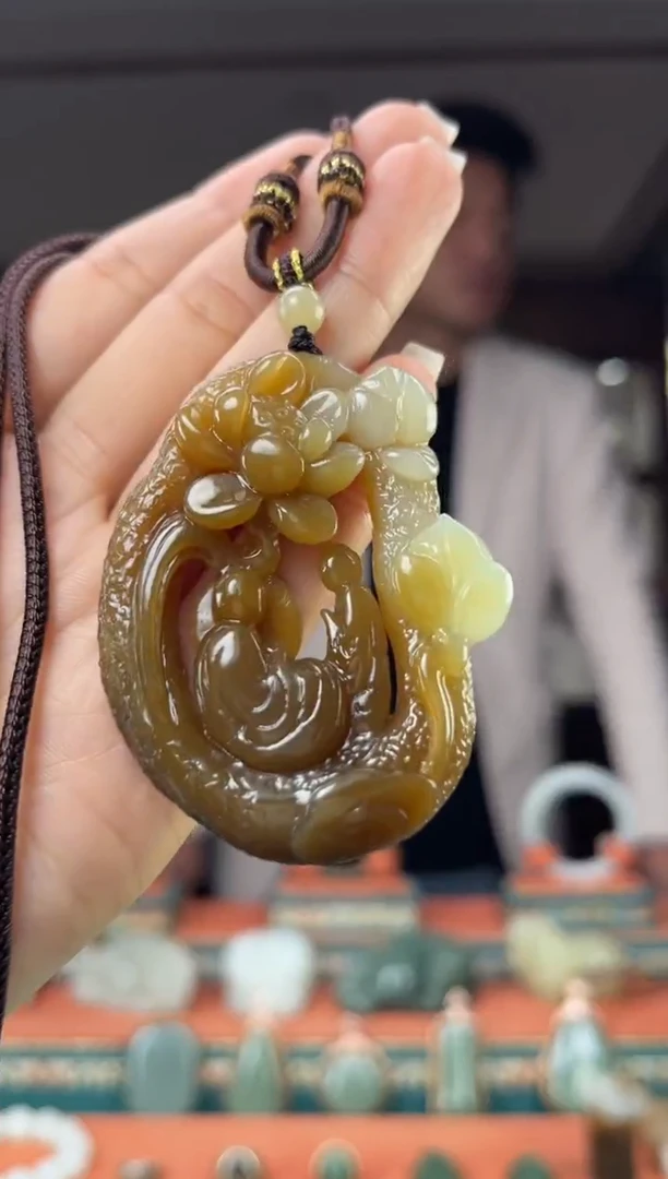 颈饰未镶嵌和田玉佩佩