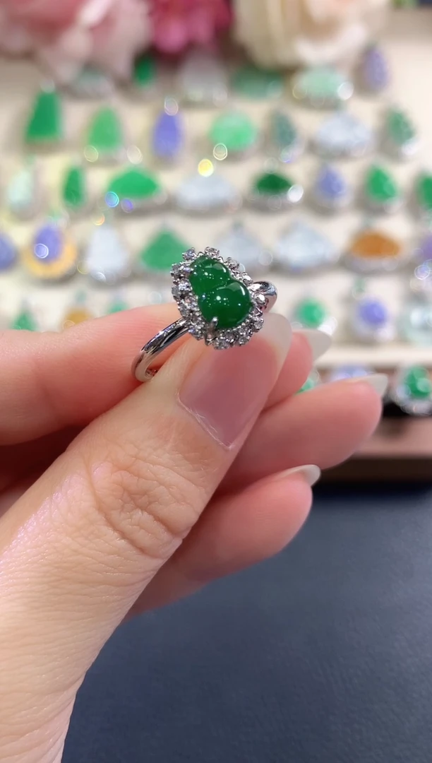 18K金镶嵌戒指翡翠b40