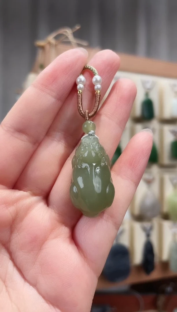 颈饰未镶嵌和田玉30.2*16.8*11.6毫米青海料湖水绿貔貅挂件