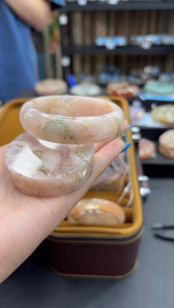 未镶嵌手镯石英质玉675(57圈赠送镯心)