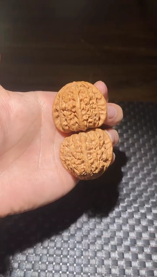 把件文玩核桃全品三角白狮子头41