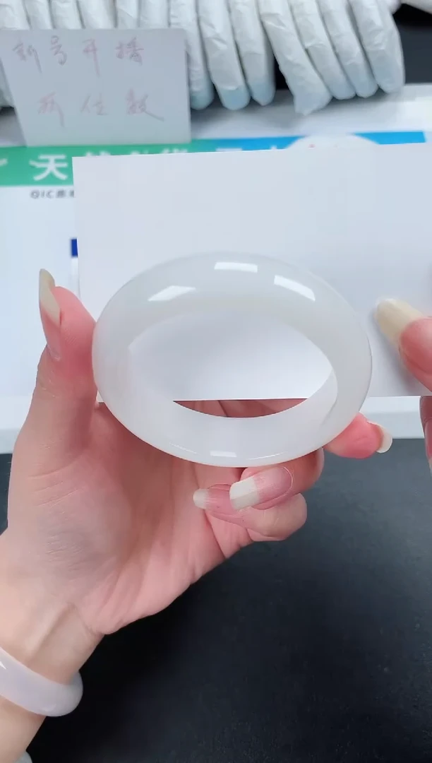 【闪购商品】石英质玉手镯未镶嵌338-53.5