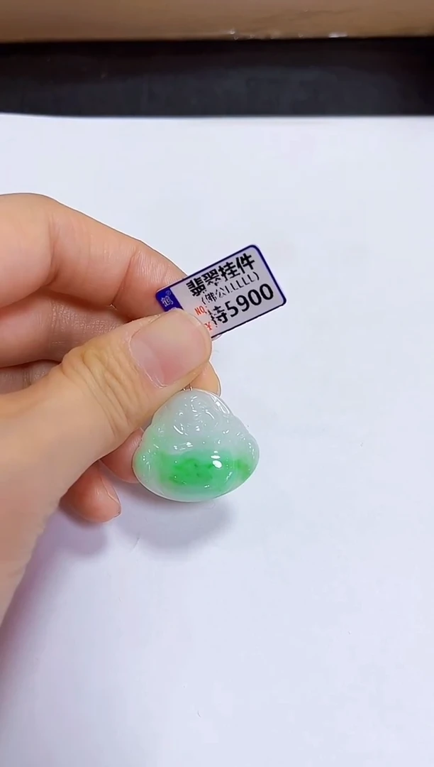 颈饰未镶嵌翡翠佛公