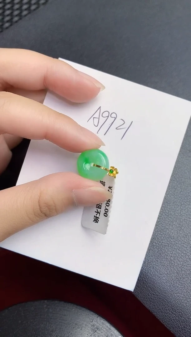 翡翠18K金镶嵌颈饰000000000