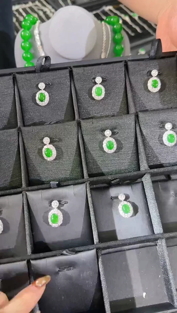 【闪购商品】翡翠吊坠(不含链)银S925镶嵌蛋面（多样性发一件）