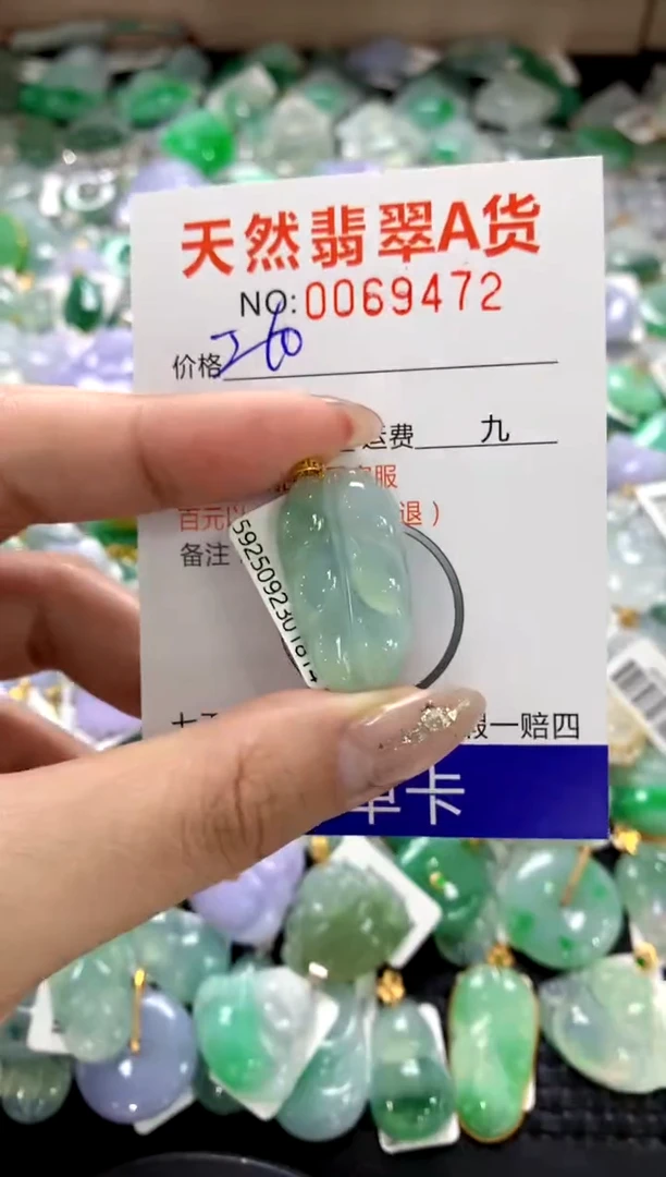 颈饰18K金镶嵌翡翠1111111111111111