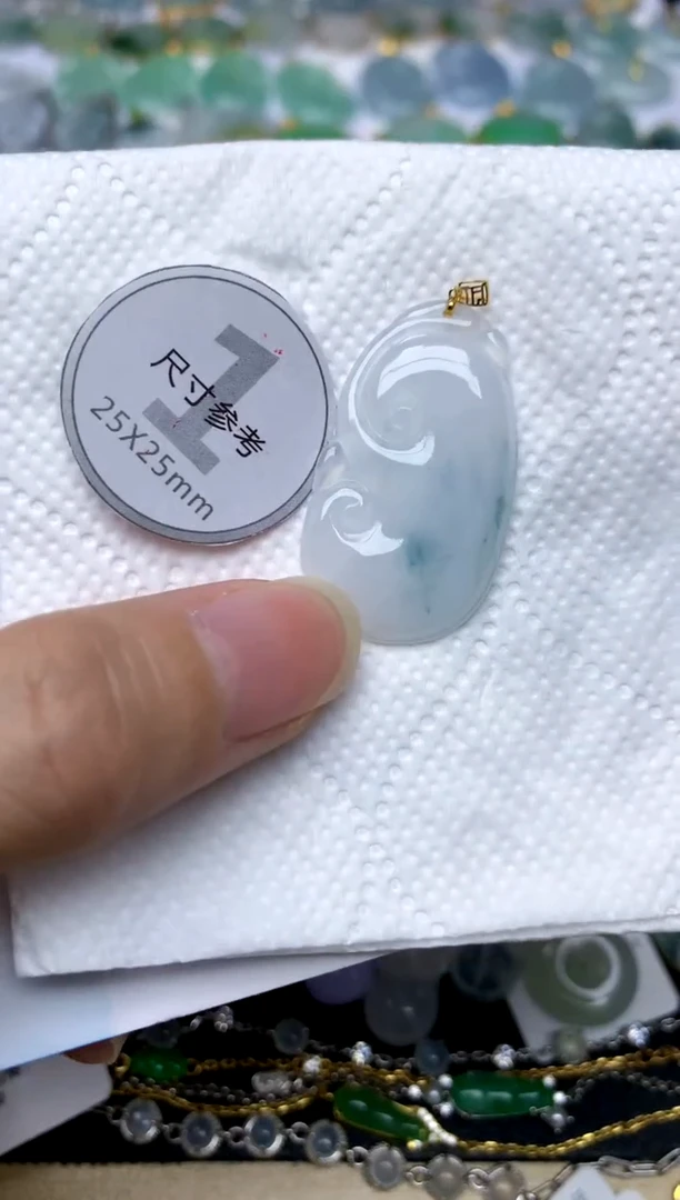 颈饰18K金镶嵌翡翠天然A货翡翠