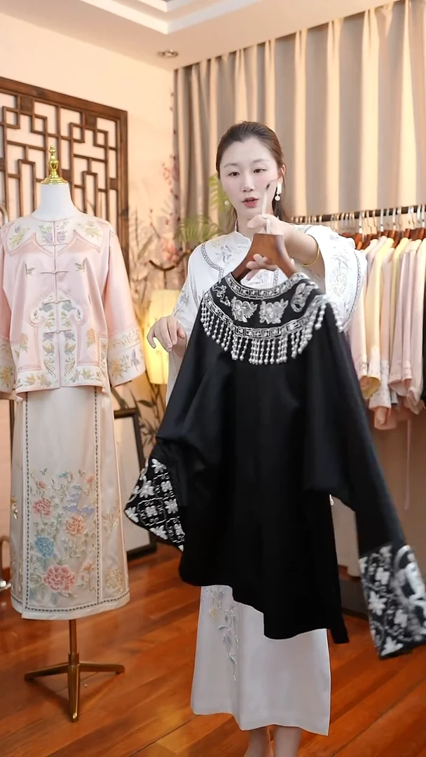 刺绣@****期桑蚕丝非遗苏绣服饰