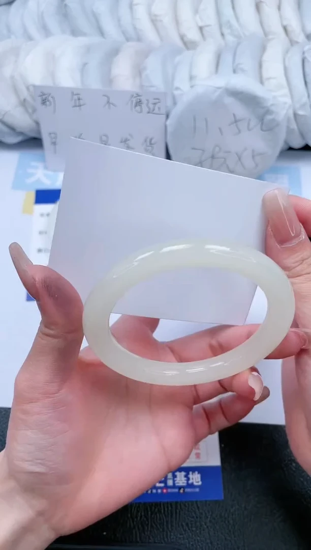 【闪购商品】石英质玉手镯未镶嵌T227-61.6