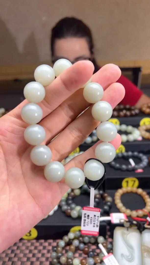 手串未镶嵌和田玉且末料青白玉手串卡16 72分