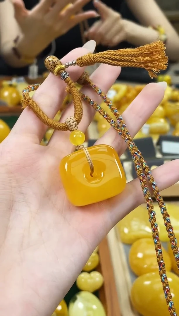 未镶嵌琥珀裸石j15