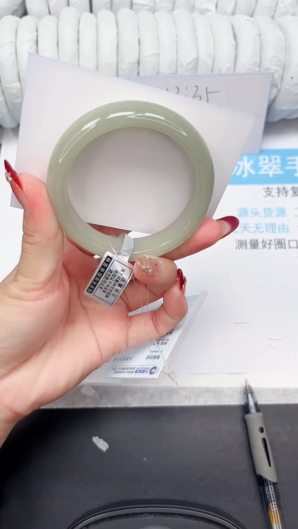 未镶嵌手镯石英质玉194-54.3DK