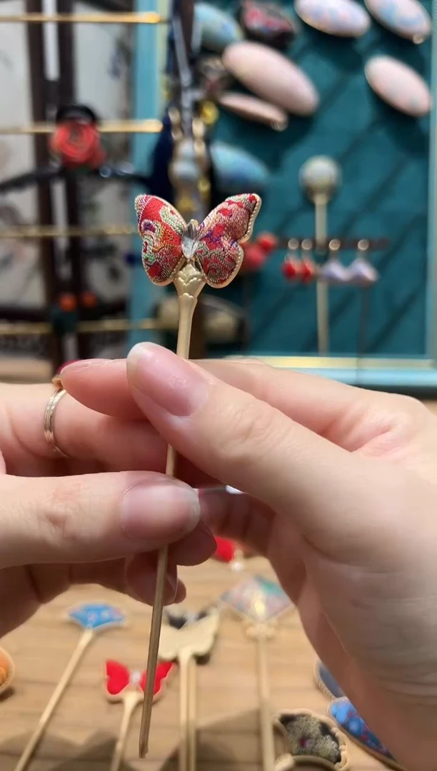 【闪购商品】【一物一拍专车】青红八达晕蝴蝶发簪