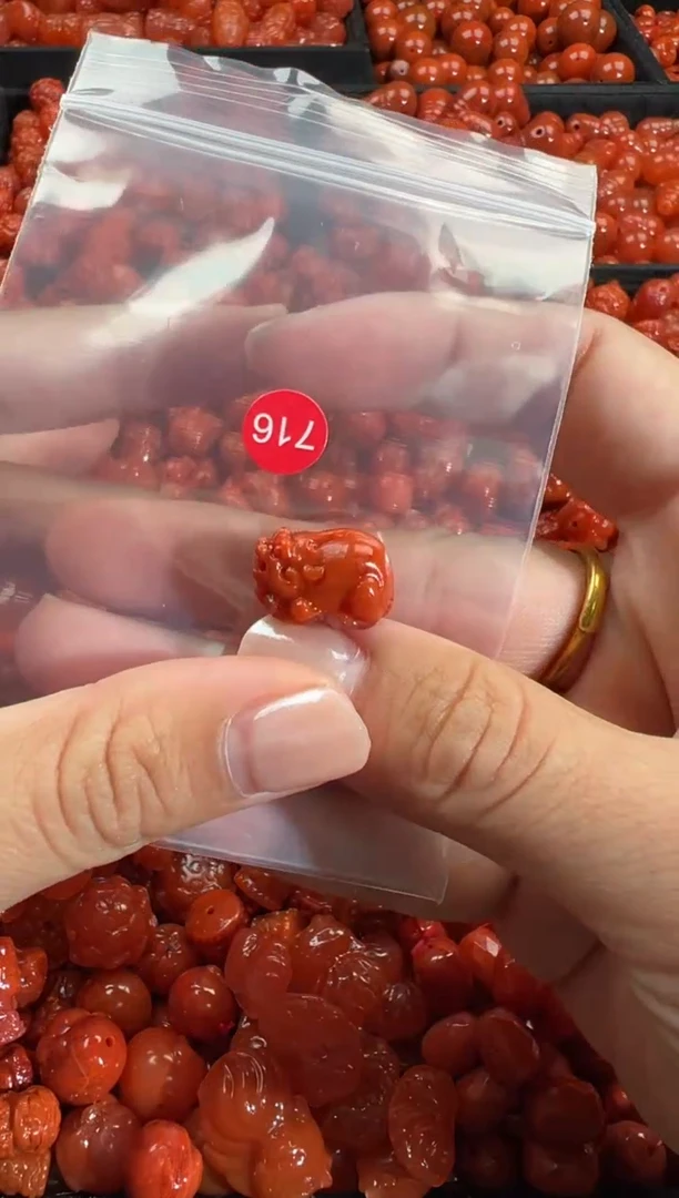 颈饰未镶嵌南红玛瑙1