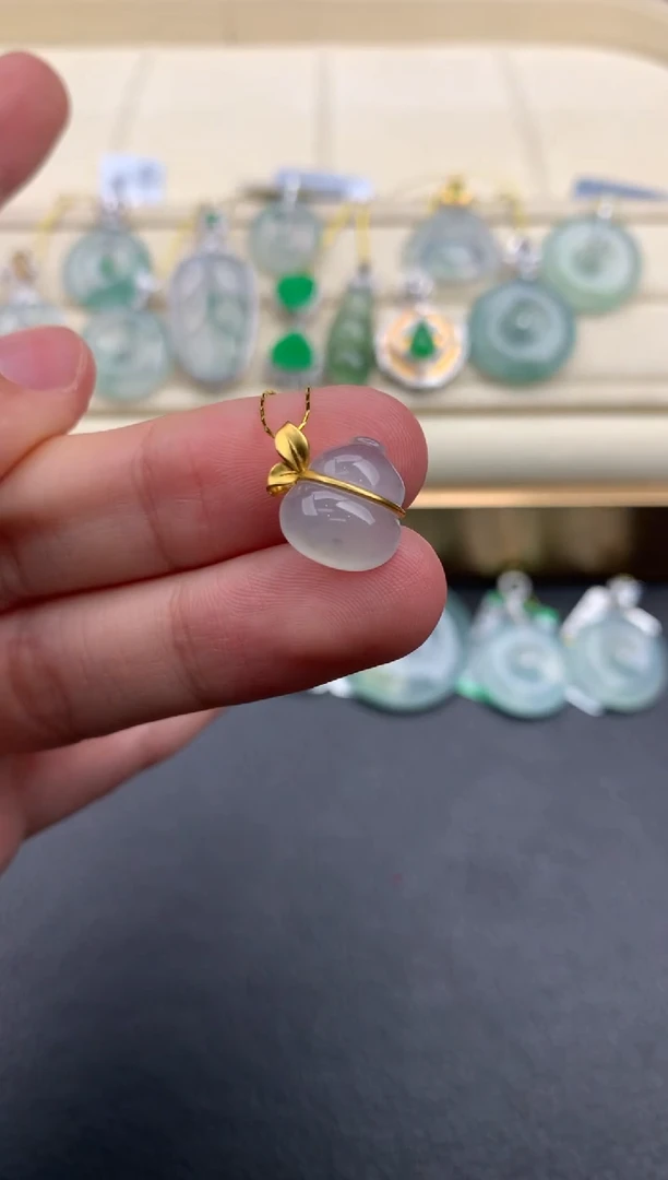 翡翠18K金镶嵌颈饰A773