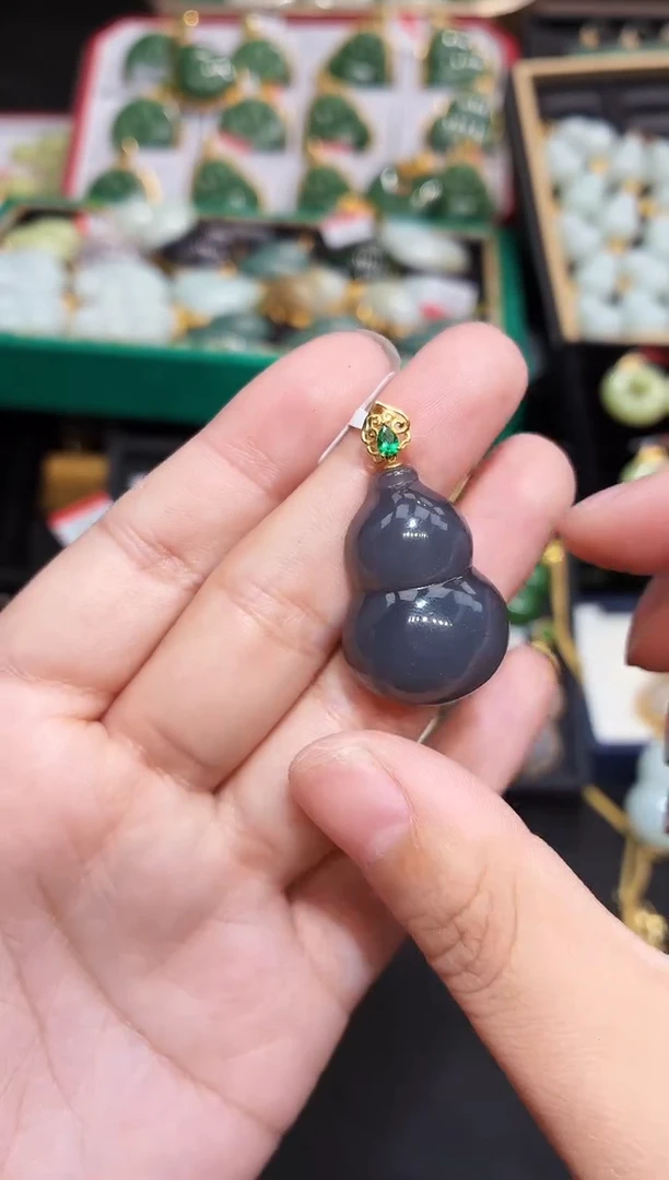 吊坠(赠链)18K金镶嵌和田玉30MM 多样性发一