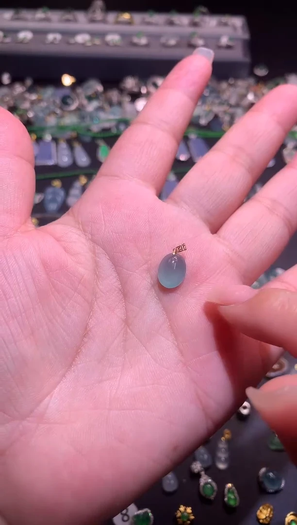 【闪购商品】翡翠颈饰18K金镶嵌111111