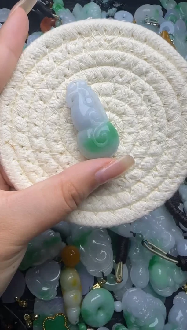 翡翠未镶嵌颈饰天然缅甸翡翠吊坠