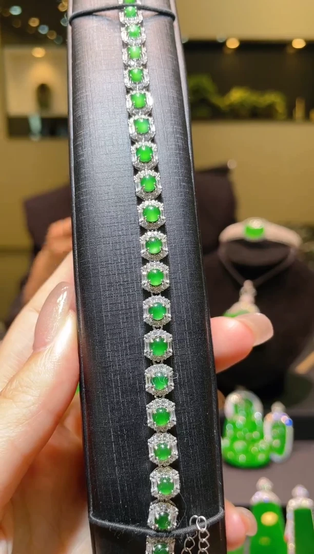 【闪购商品】翡翠吊坠(不含链)银S925镶嵌A7