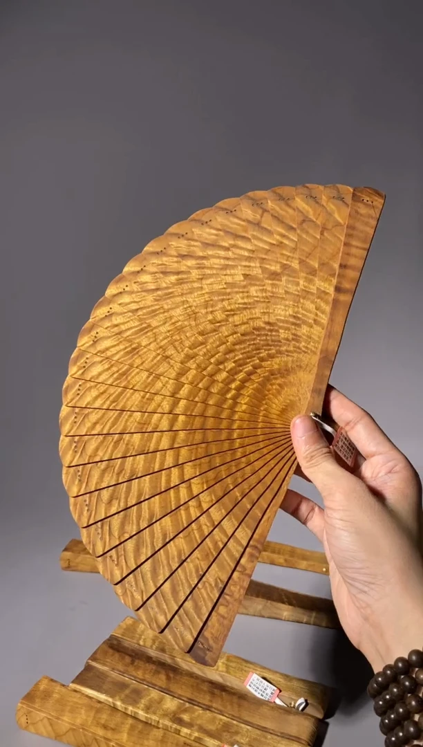 金丝楠r****i035号18cm小叶桢楠扇子