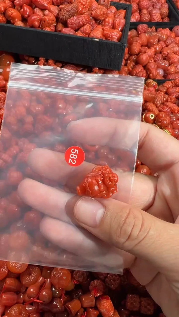 南红玛瑙未镶嵌颈饰1