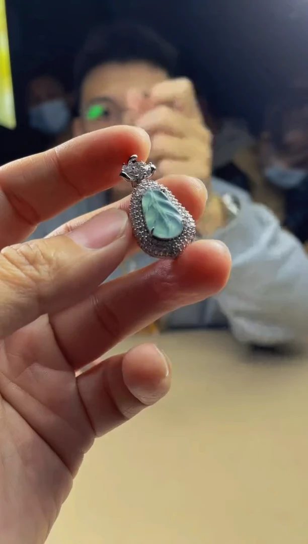 【闪购商品】翡翠颈饰未镶嵌    3285