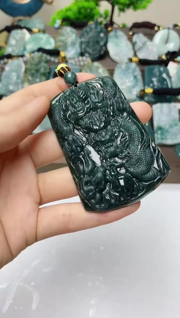 翡翠未镶嵌颈饰