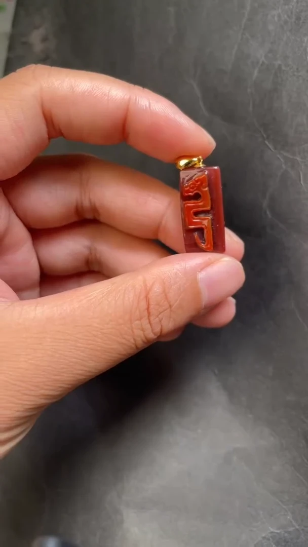 南红玛瑙吊坠18K金镶嵌107