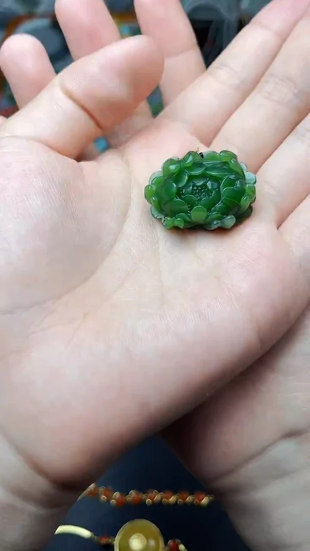 颈饰未镶嵌和田玉牡丹花  06