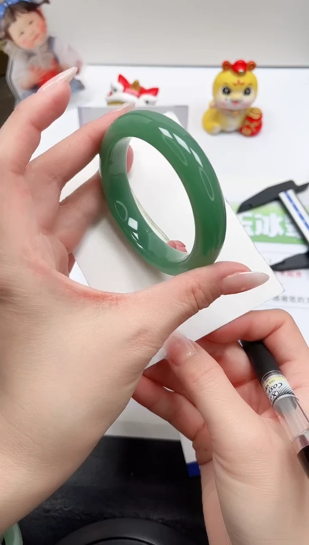 【闪购商品】石英质玉手镯未镶嵌130-56