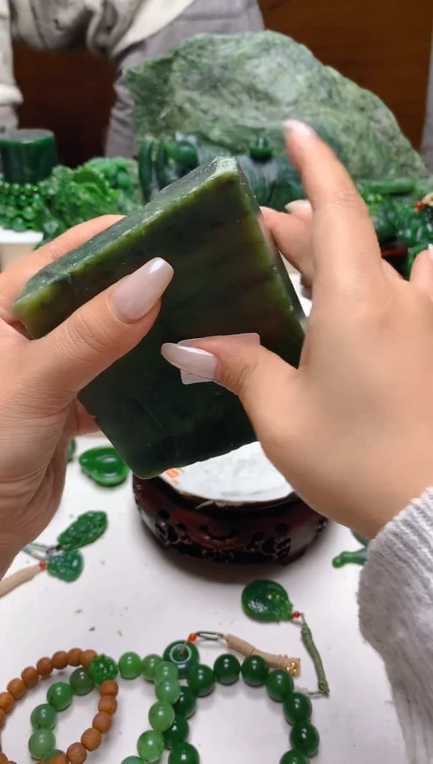 未镶嵌和田玉（碧玉）珠宝半成品351