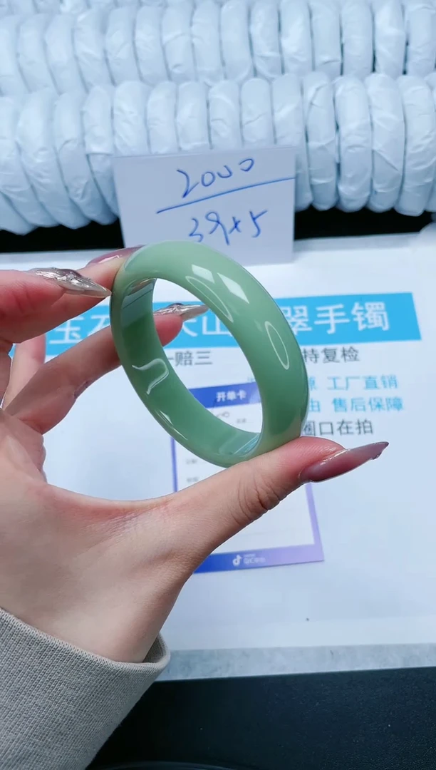 【闪购商品】石英质玉手镯未镶嵌60-59.5