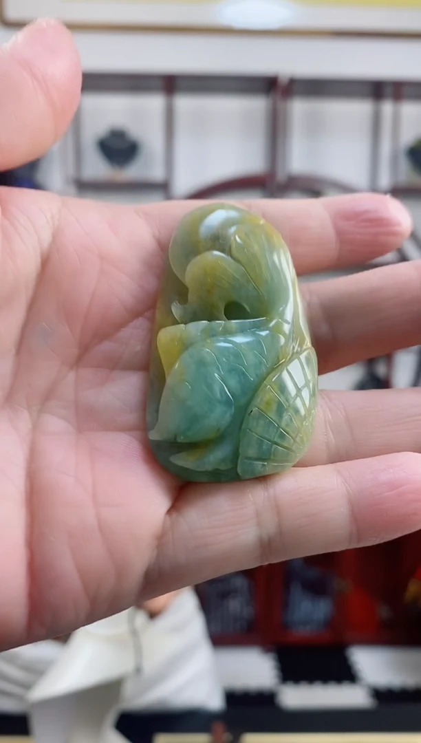 未镶嵌岫玉颈饰1
