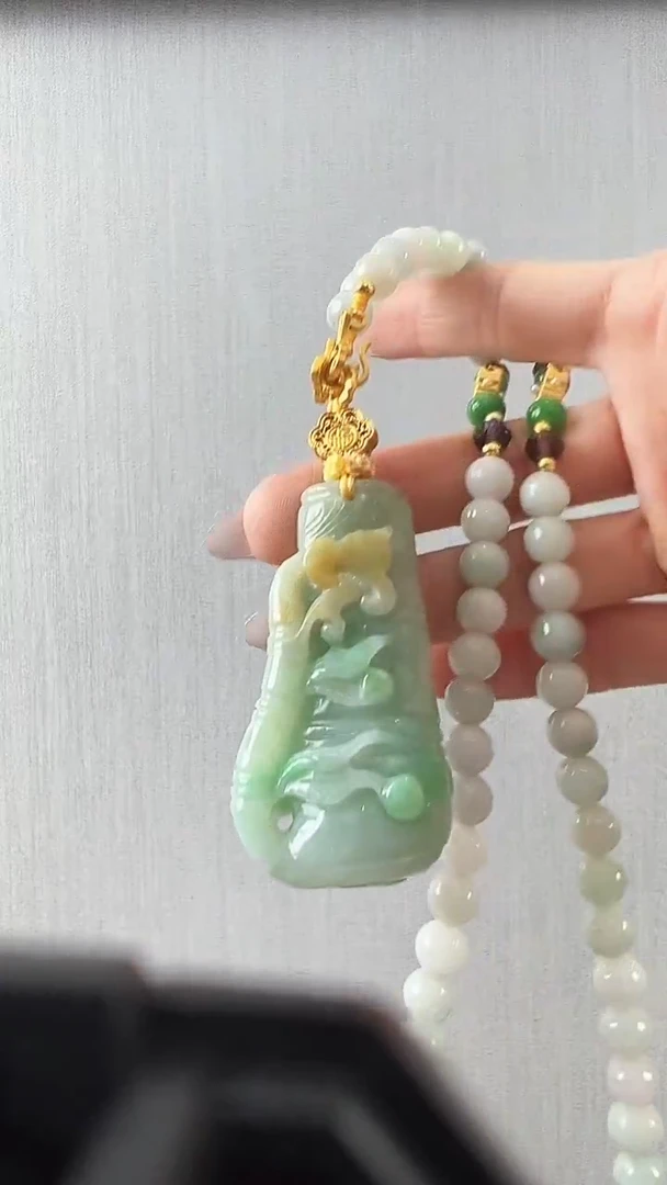 翡翠未镶嵌颈饰竹节