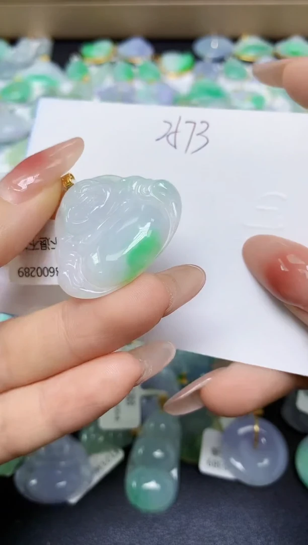 翡翠18K金镶嵌颈饰 天然缅甸翡翠A货
