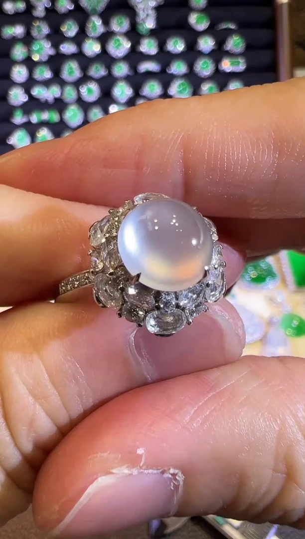 【闪购商品】翡翠戒指18K金镶嵌玻璃种蛋面戒指