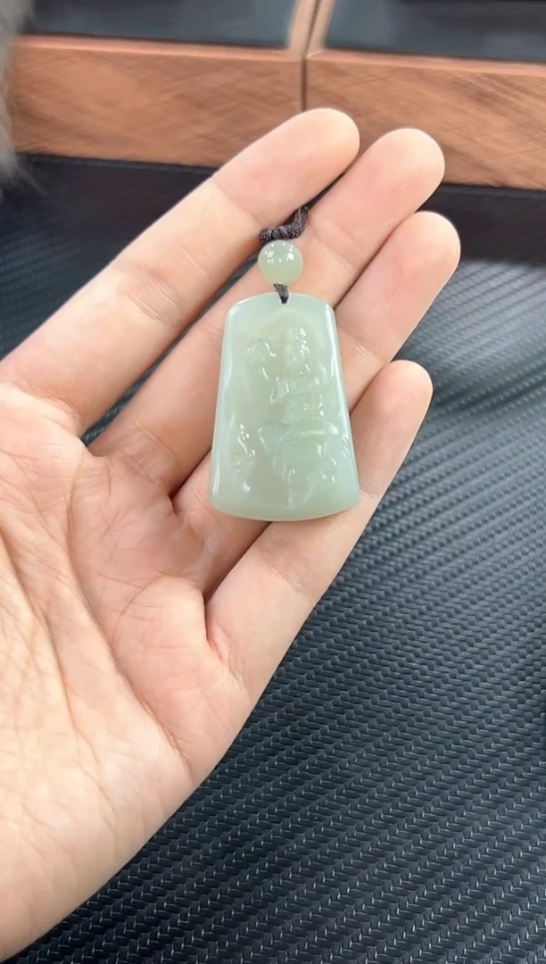 吊坠(赠链)未镶嵌和田玉且末微色差近矿s