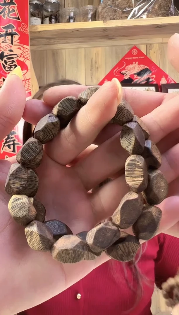 【闪购商品】沉香手串红土沉香树根料单圈多样性发货一条