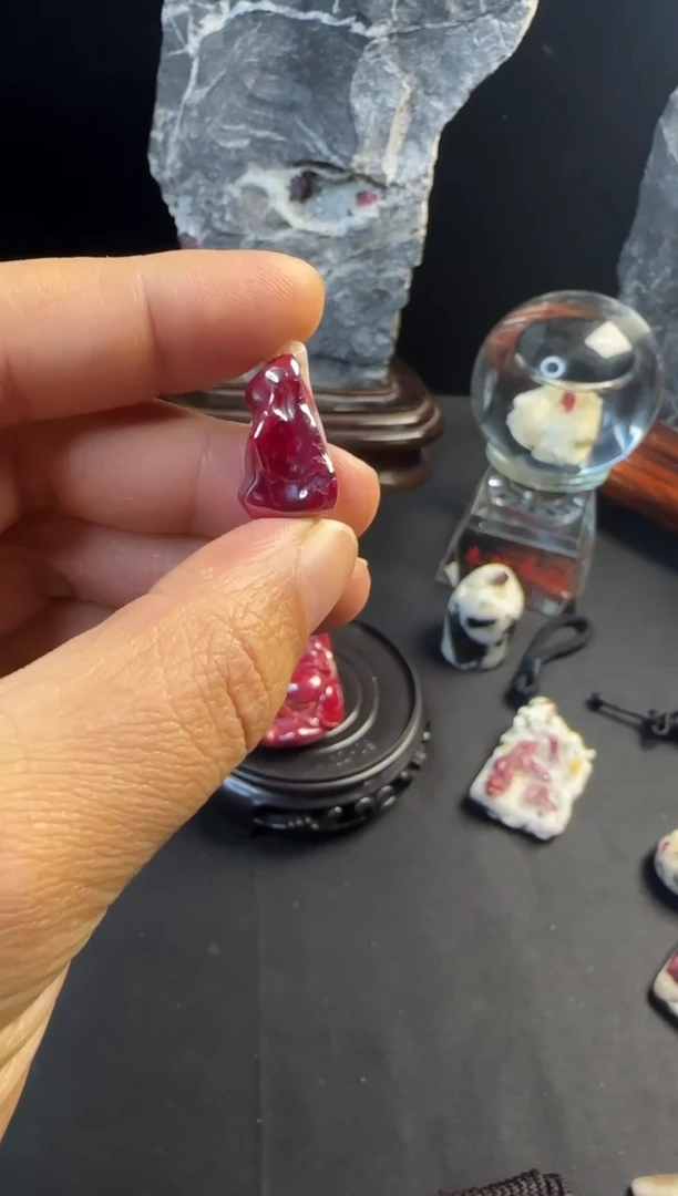 天然辰砂饮**源天然朱砂晶体原石吊坠挂件（8.6g）