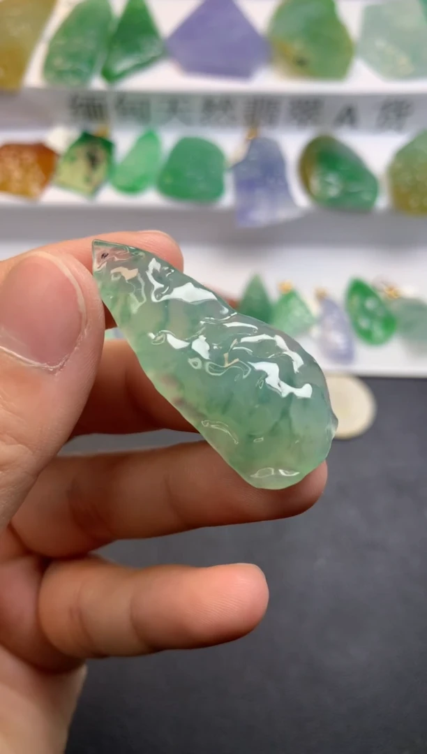 颈饰未镶嵌翡翠