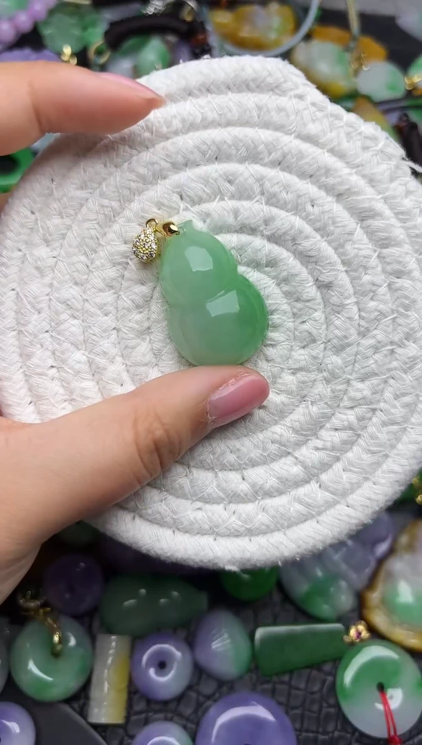 颈饰未镶嵌翡翠缅甸翡翠吊坠