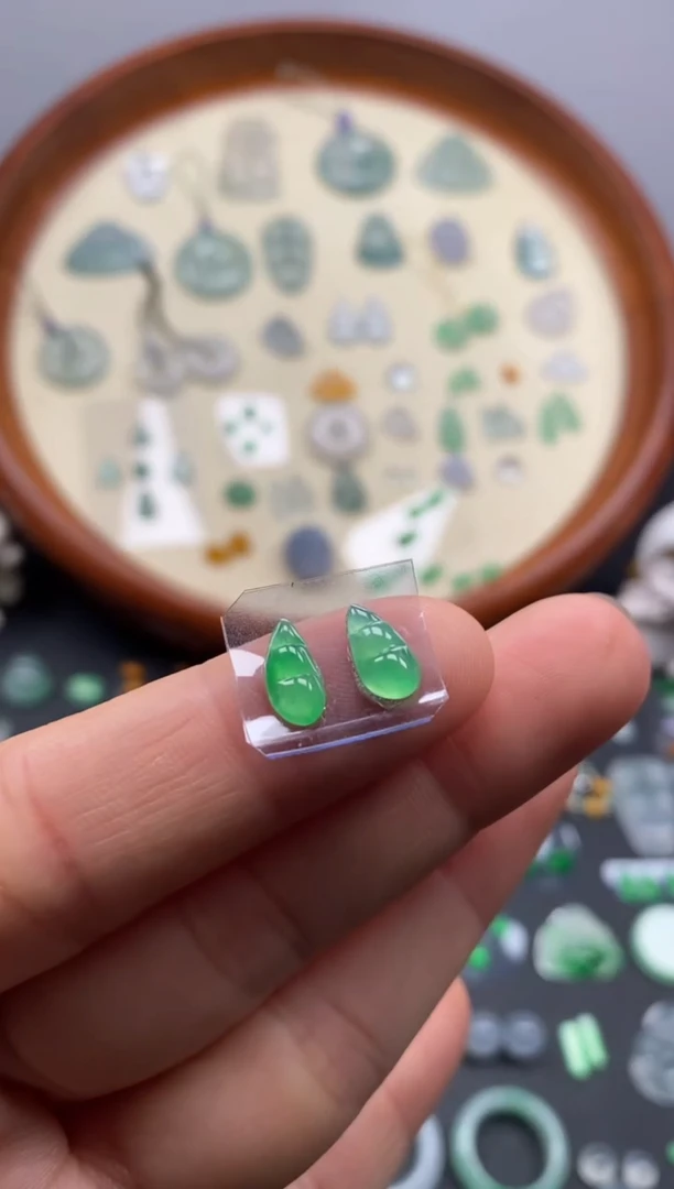 颈饰未镶嵌翡翠果緑豆子1对/芬