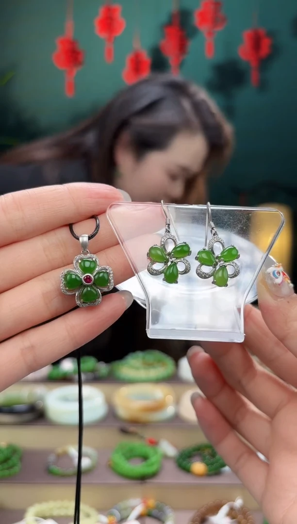 【闪购商品】和田玉套链银S925镶嵌四叶草吊坠加耳坠