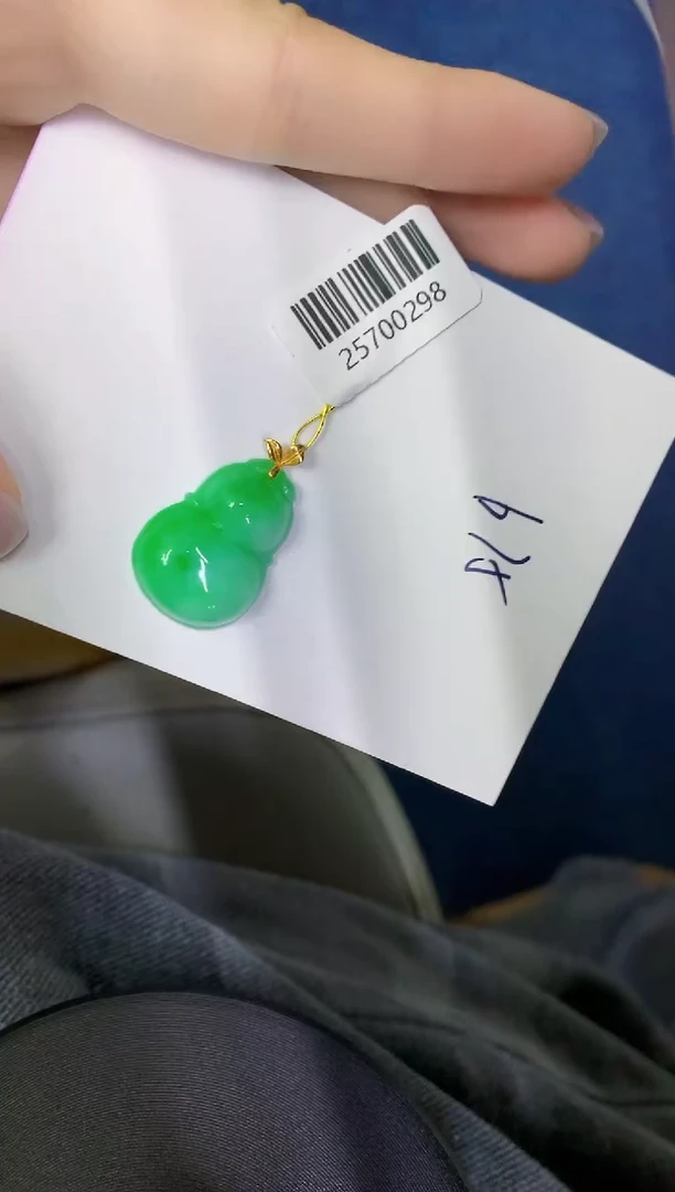 颈饰18K金镶嵌翡翠缅甸天然翡翠A货