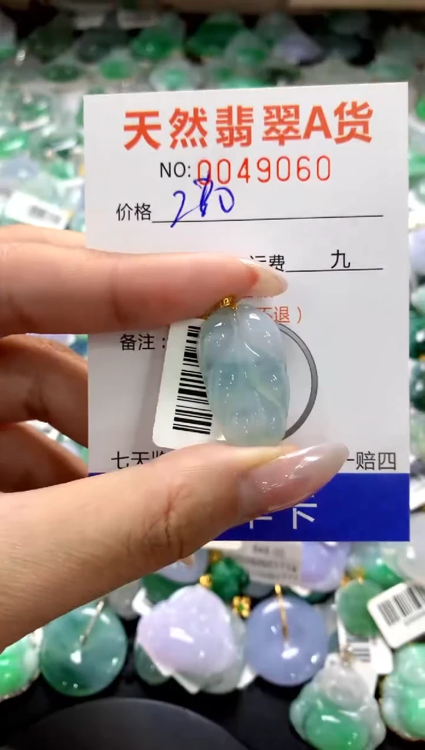 颈饰18K金镶嵌翡翠1111111111111111
