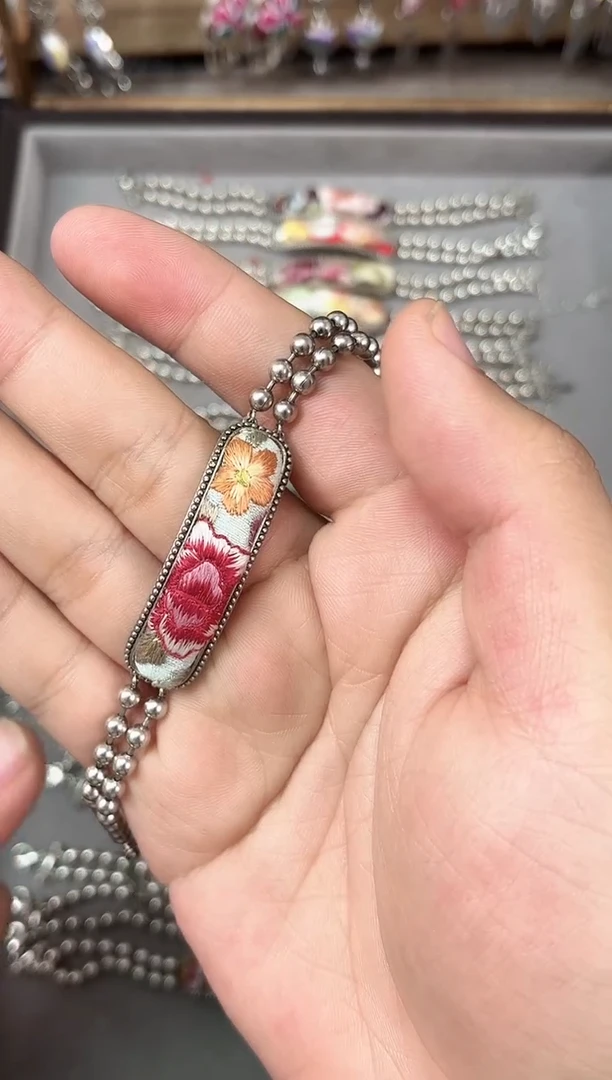 织绣民族风非遗老绣饰品636