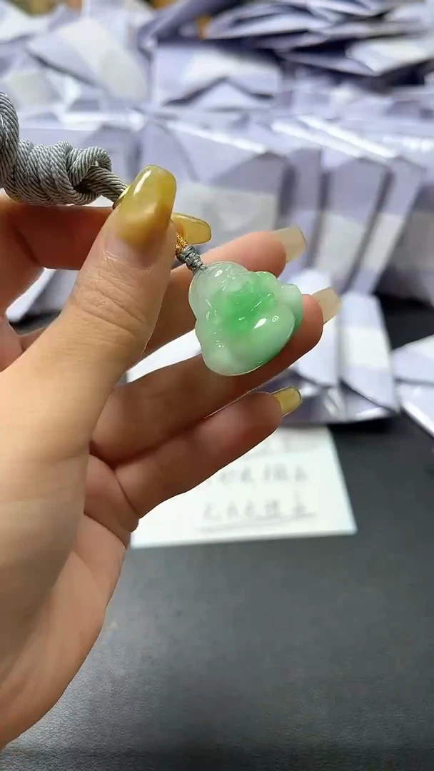 翡翠未镶嵌颈饰时尚女士精品吊坠