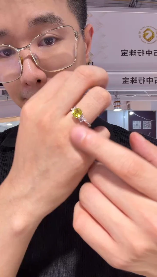 铂Pt900镶嵌戒指定制金绿宝石DA20217